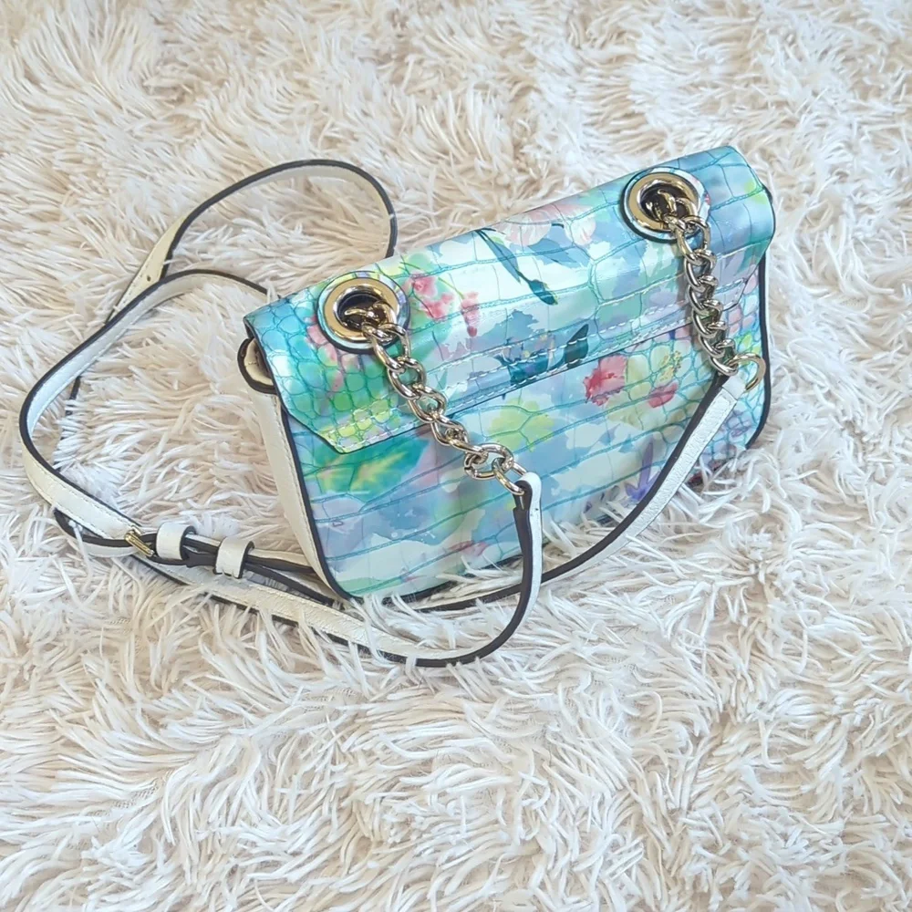 Guess floral croc